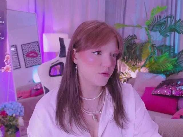 CrazyWine on BongaCams