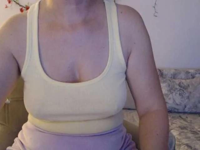 goodSnowQueen on BongaCams 