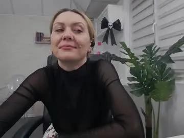 ellamilf on Chaturbate 