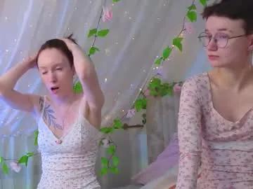 lil_tits_girls on Chaturbate 