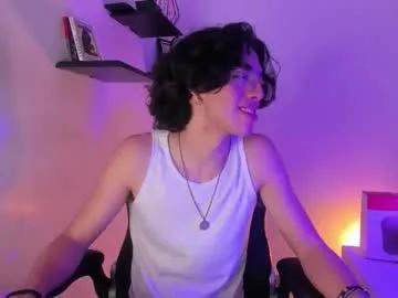 manu_vera8 — welcome dearlet's have fun ;) // GOAL: take off my socks slowly [25 tokens left] #muscle #feet #bigcock #young #latino