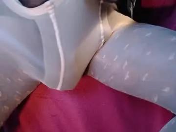 seamlessly —  #pantyhose #fetish #tights #nylon #stockings #legs #feet #seamless #strumpfhose #hoisery #collant --- for more action -> tips