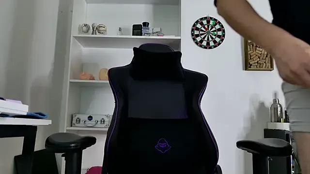 aaronlegend_ on StripChat 