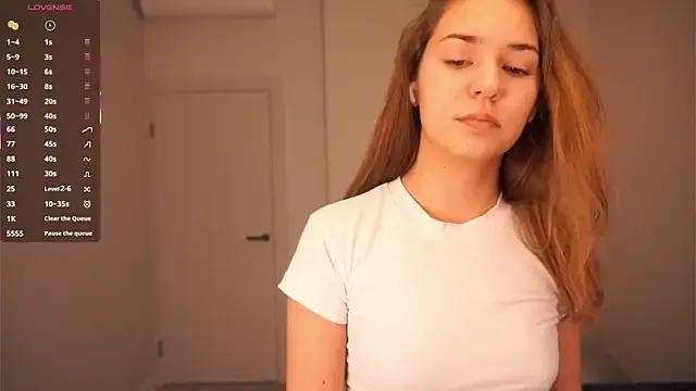 AdrianaCoenen on StripChat