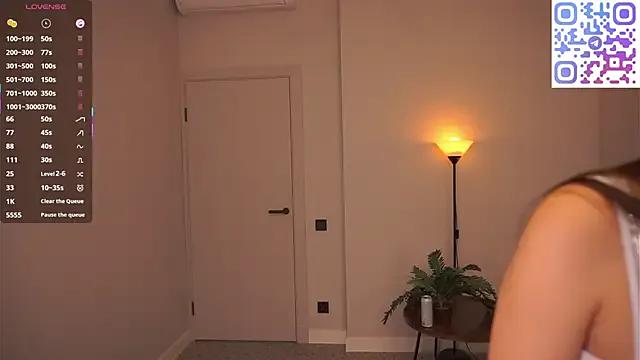 AdrianaCoenen on StripChat