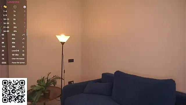 AdrianaCoenen on StripChat