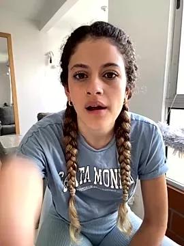 alana15 on StripChat 