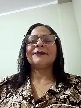 Angie_milf50 — Jugar con mis tetas