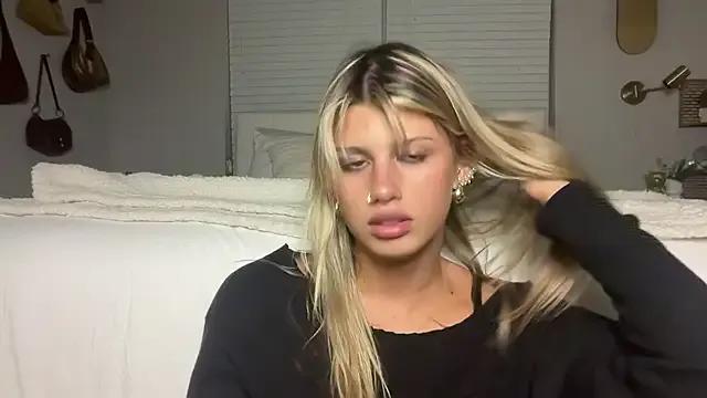 AnnGrayson — <> Push boobs close to cam <>