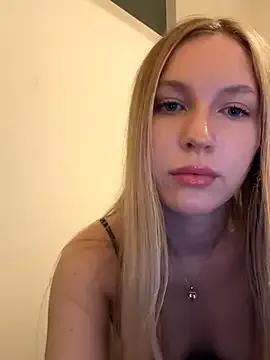 bbysonia on StripChat