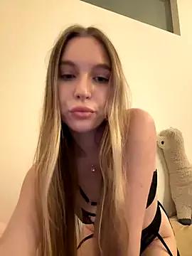 bbysonia on StripChat