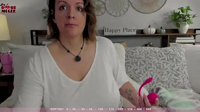 BigBoobsMcGee on StripChat 