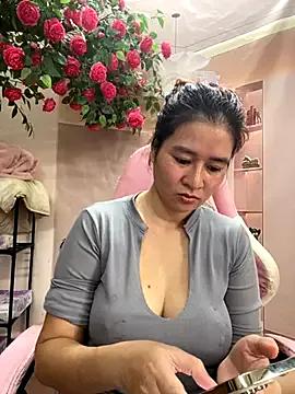 Bollozzy_89 on StripChat