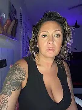 bossyroxy84 on StripChat 