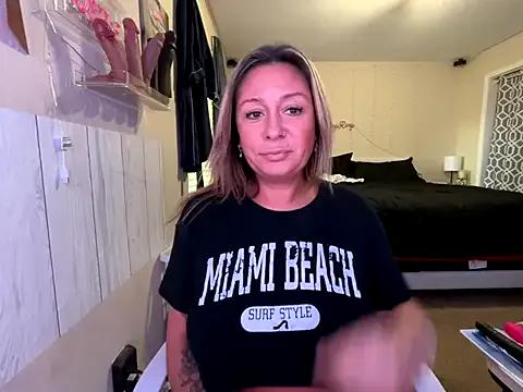 bossyroxy84 on StripChat 