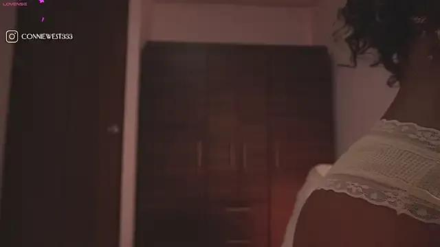 connie_west0 on StripChat 