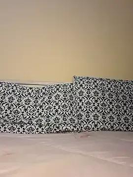 Cuddlykitten_20 on StripChat