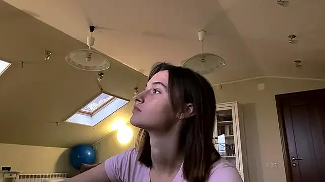 DarlineBrustera on StripChat