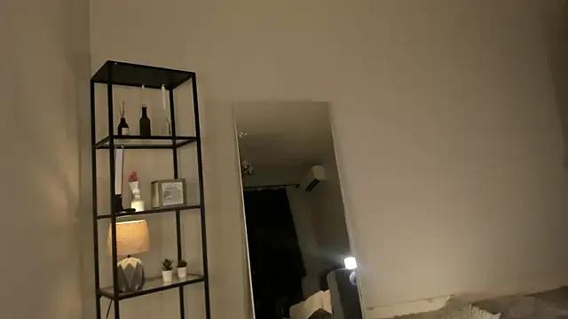 elfinvibes — DOMI INSIDE PUSSY