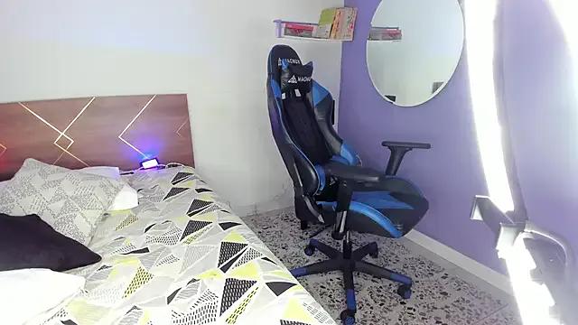 EmaaaBrown_ on StripChat