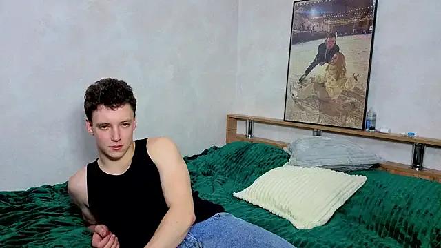 Emily0303 on StripChat