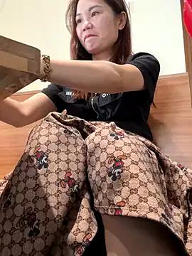 Emily_9xx on StripChat