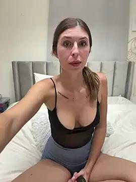 emma05 on StripChat 