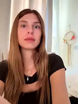 emma05 on StripChat 