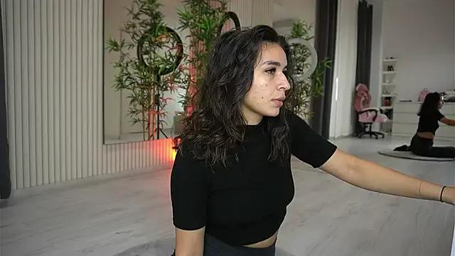 EmmaBlanco on StripChat 