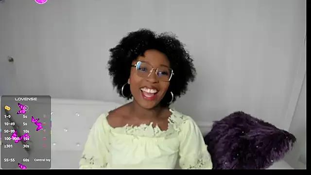 EmmaSanzz_ on StripChat 