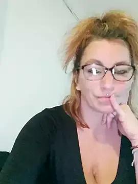 Fifi83Bell — Enlever mon Tee shirt