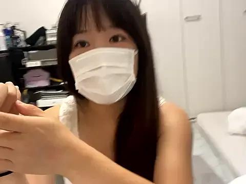 hikiwarinatto_xoxo on StripChat