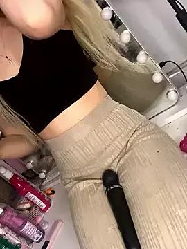 Holly-Glamour on StripChat 