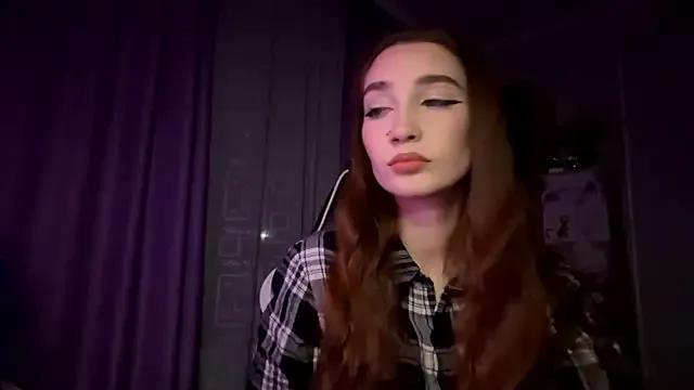 HollyPaw — show feet in heels