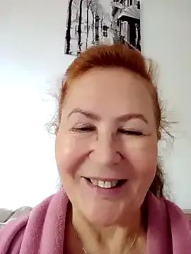 Hottie-Mom — I will warm you up! Let s play!