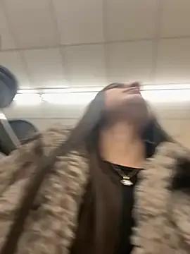 Isabella21_ on StripChat