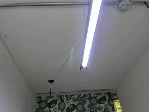 Issa_Milf__ on StripChat