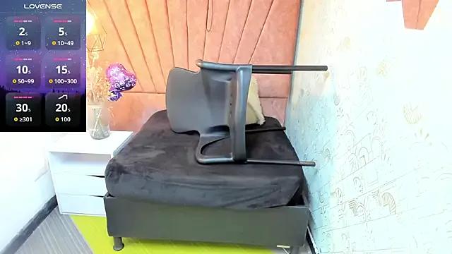 Issa_Milf__ on StripChat