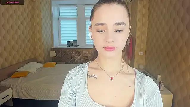 JinnyMcie on StripChat 