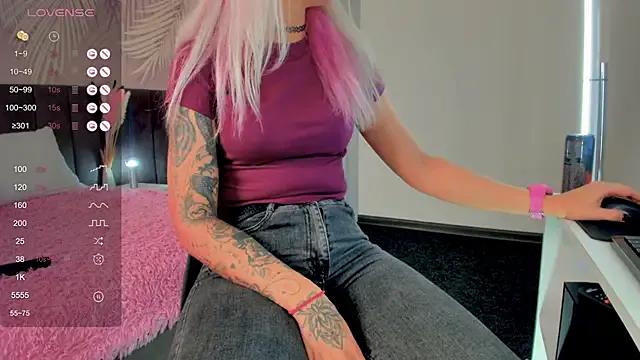 Kira_Key on StripChat