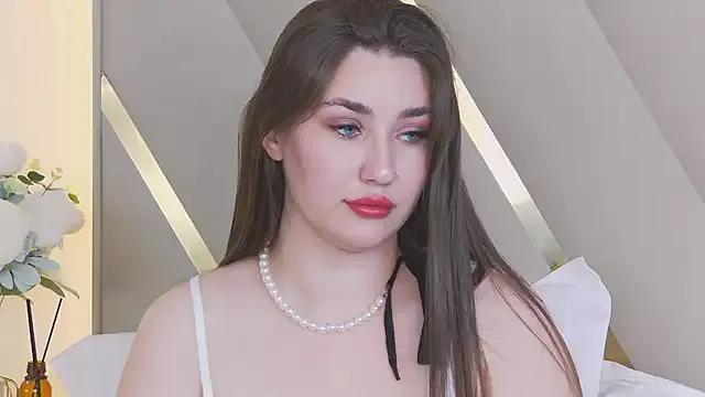 KiraBarlows on StripChat