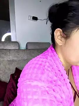 kitten25-hott on StripChat