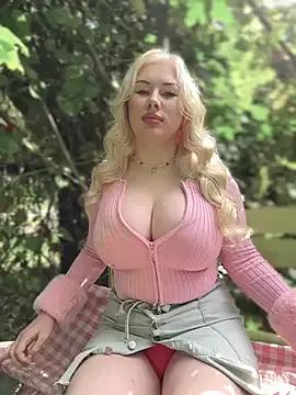 LaraHollywood on StripChat 
