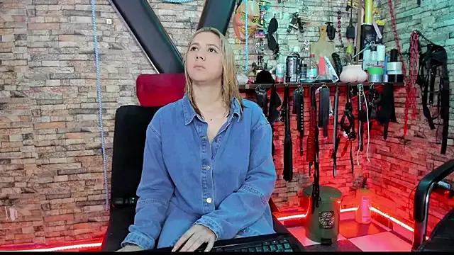 Liltildeman_moon on StripChat 