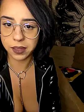 LisandreLaVenale — Suck dildo show