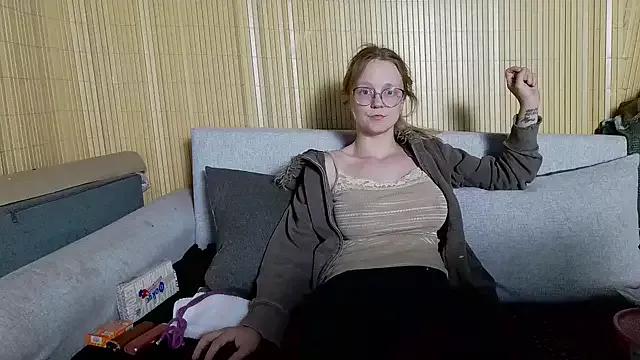 little-leni on StripChat