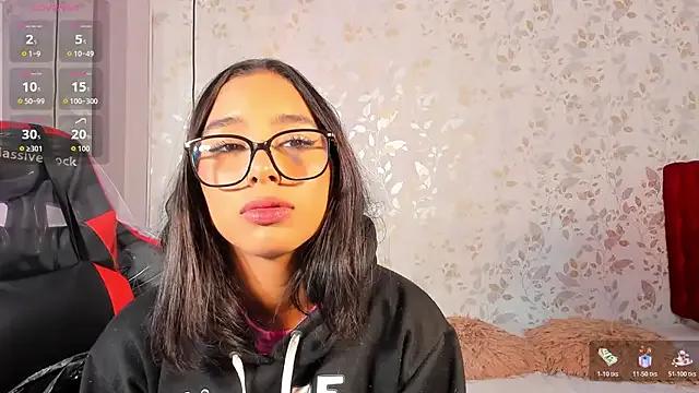 Luciaoregon on StripChat