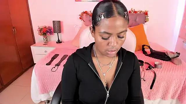 Lucie_Harper on StripChat