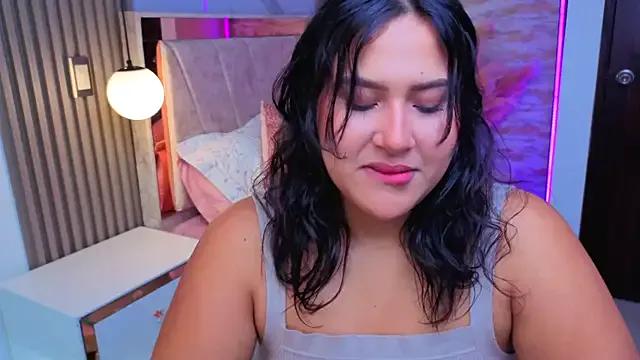 luna_jonezz on StripChat