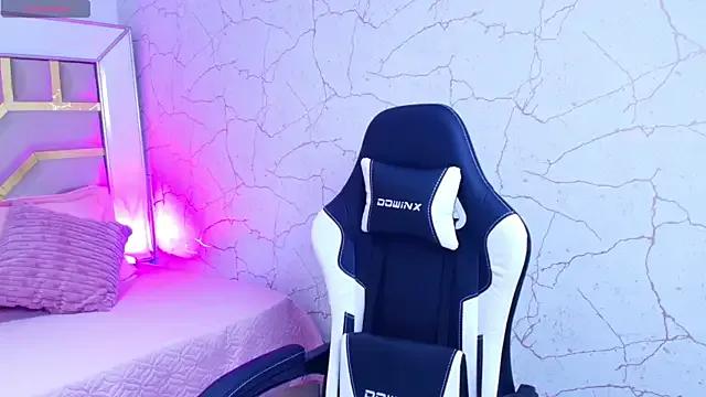 luna_jonezz on StripChat